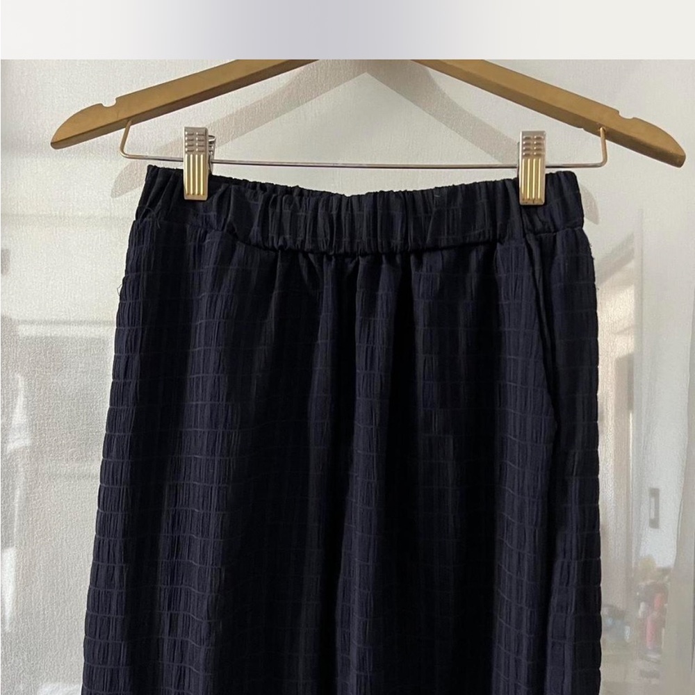 Flowy Textured Pants - Picture 2 of 2